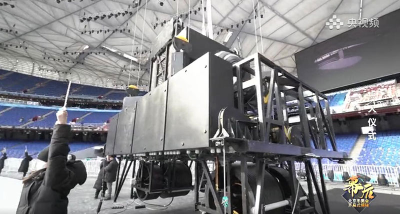 吊起主火炬臺(tái)的裝置