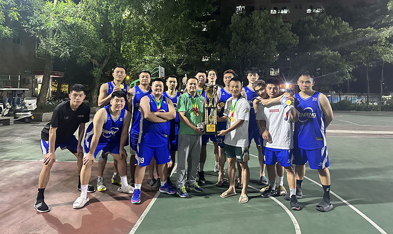 森瑞普籃球隊(duì)合影留念