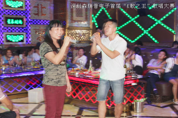 滑環(huán)檢測部男女同事深情合唱“被風吹過的夏天